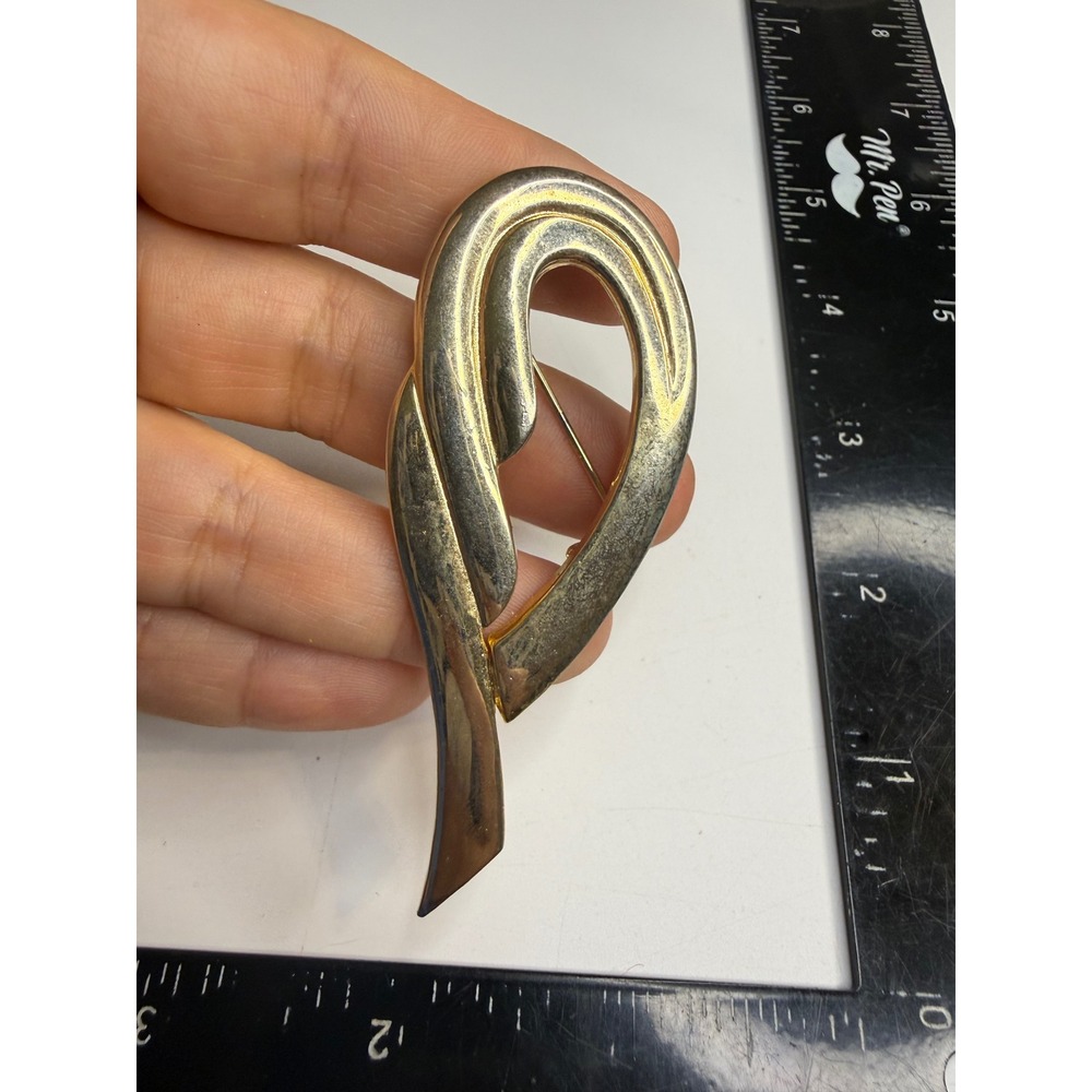 Vintage Gold Tone Abstract Loop Brooch Modernist Swirl Pin Textured Back